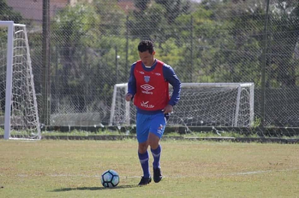 Zagueiro do Avaí aposta em vitória contra o São Paulo por sequência