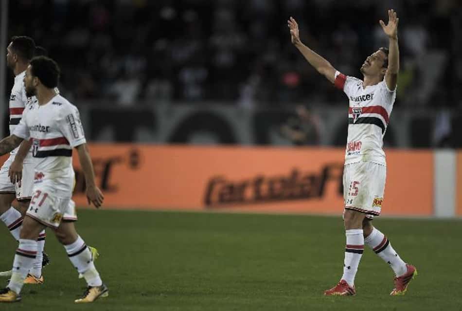 Hernanes brinca com palavrão e diz que não sonhava com estreia tão boa