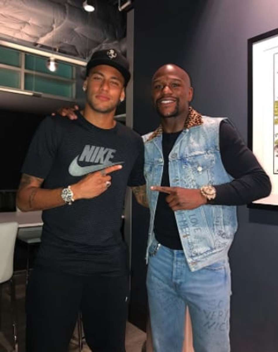 Neymar posa com Floyd Mayweather após clássico em Miami