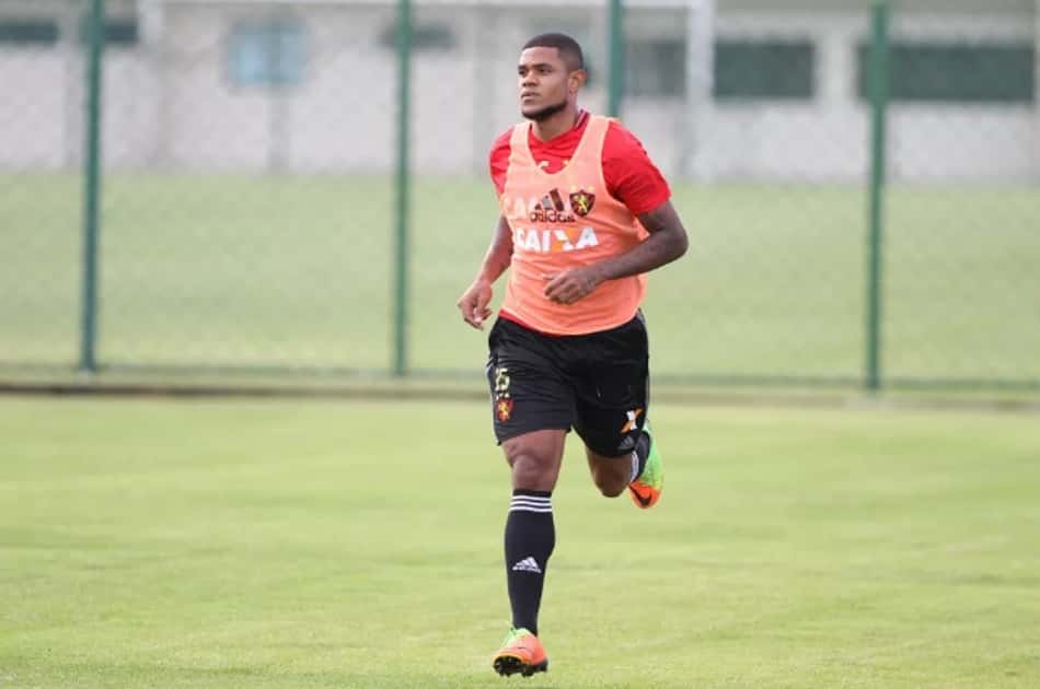 Liberado pelo departamento médico, Anselmo volta a treinar no Sport