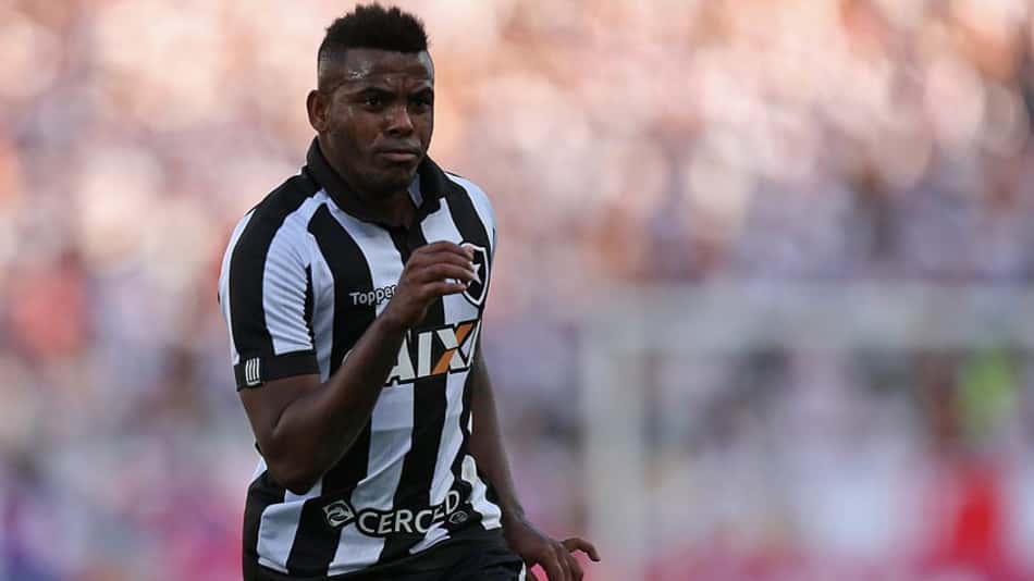 Chapecoense não conta com Marcos Vinícius; Bota quer acerto financeiro