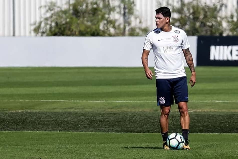 Giovanni Augusto em treino do Corinthians