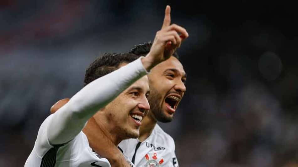Bravo! 'Circense', Corinthians bate o Sport e fecha maior turno da história