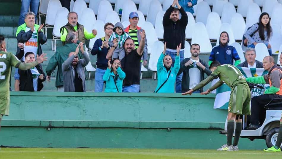 Carleto comemora o bom momento no Coxa e agradece ao clube