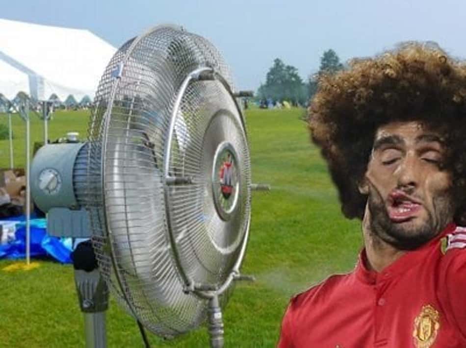 Fellaini vira meme após bolada no rosto