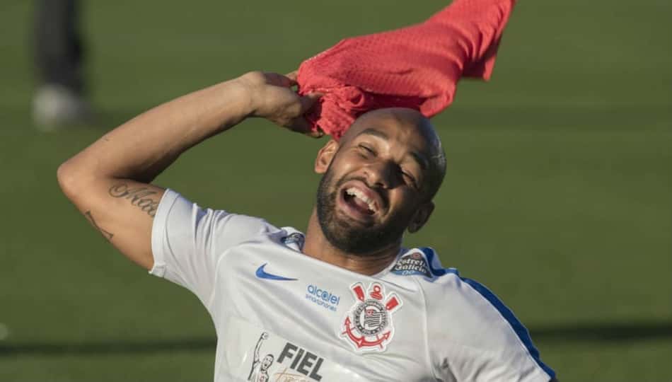 Fellipe Bastos se vê importante para o Timão: 'Mantenho todos motivados'