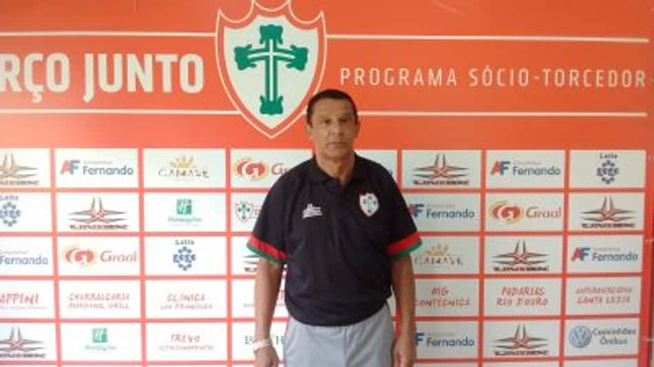 Portuguesa anuncia demissão do técnico Mauro Fernandes
