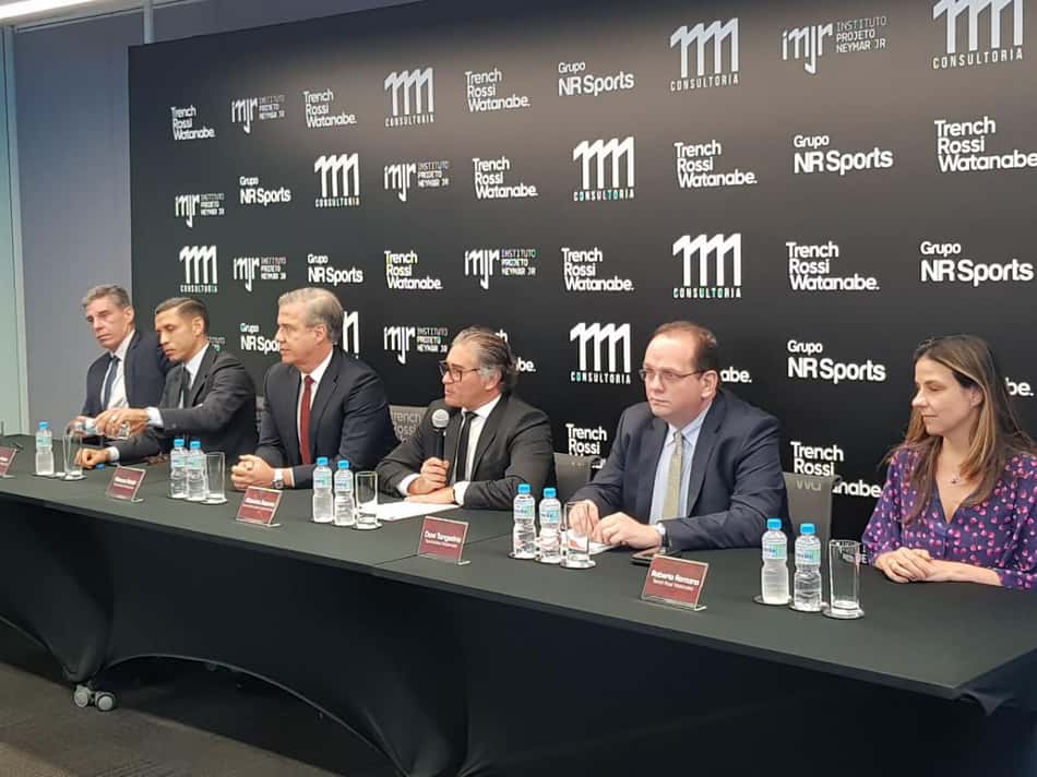 Estafe jurídico de Neymar convocou coletiva nesta sexta