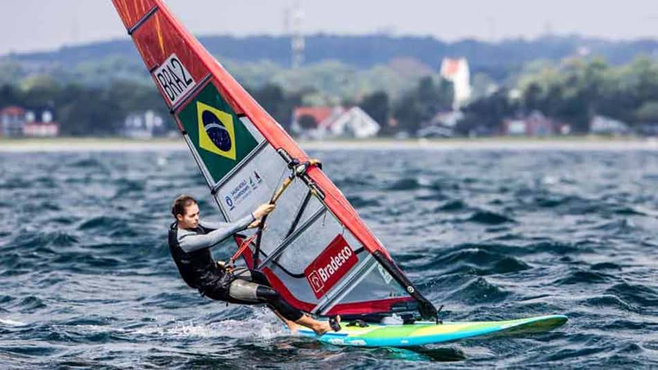 Vela: Martine e Kahena vão à regata decisiva na liderança, e Patrícia Freitas termina em décimo lugar