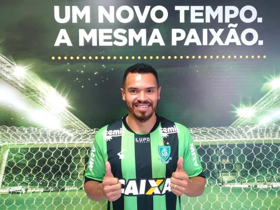 América-MG anuncia contratação do lateral Ceará