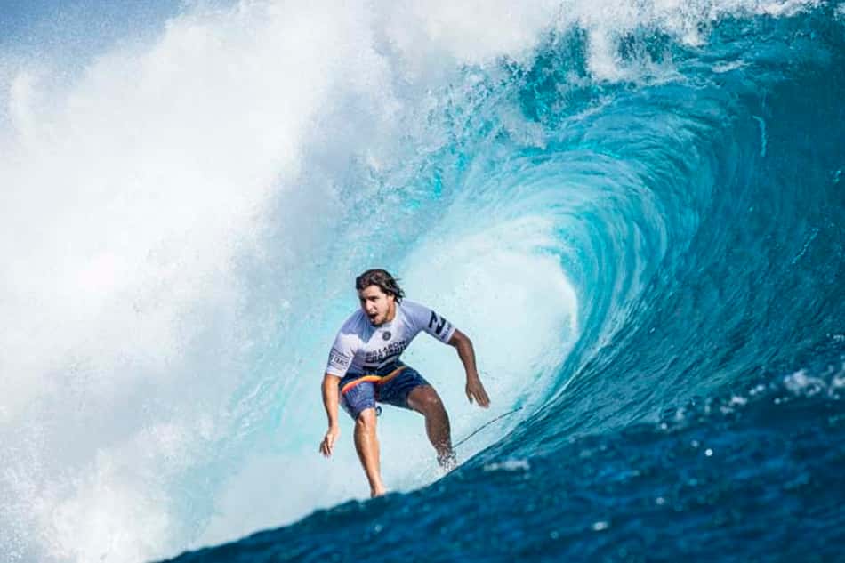 Ondas ruins marcam primeiro dia da etapa de Teahupoo