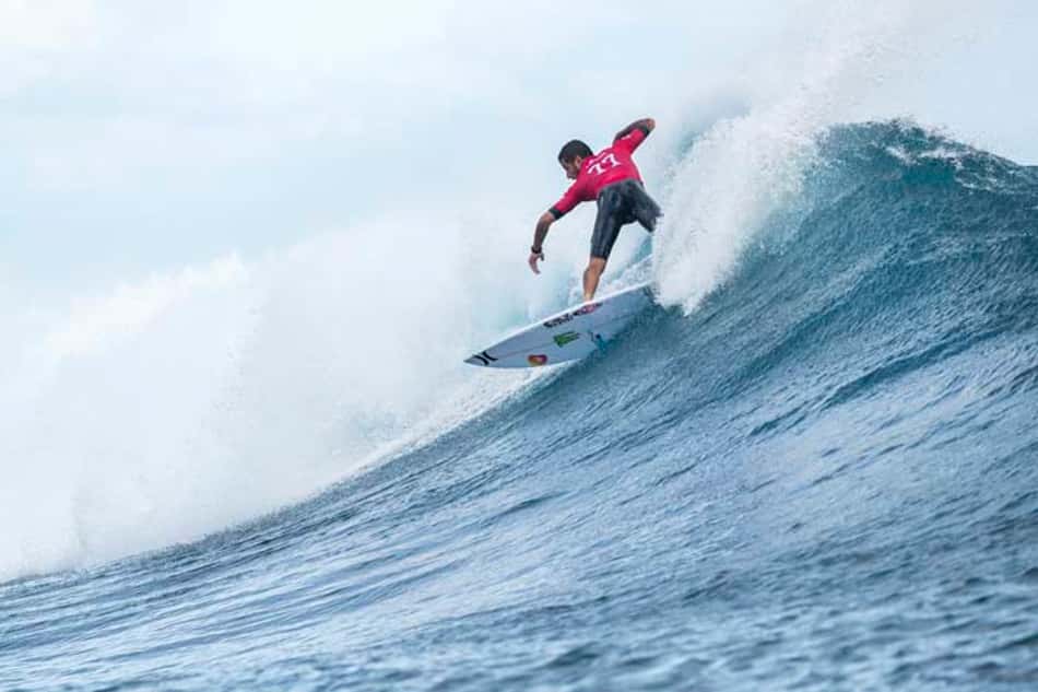 Filipe Toledo se despede se Teahupoo na segunda fase