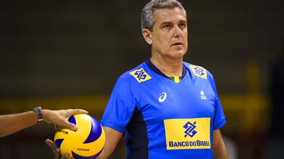 José Roberto Guimarães espera jogo duro