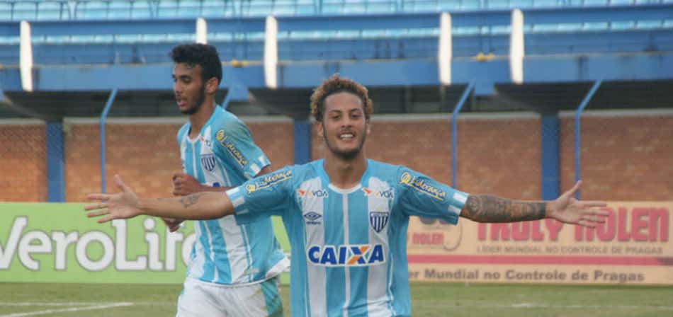 Blog da base: Há quatro anos no Avaí, Guga já fez gols e bateu gigantes. Só falta conhecer o xará