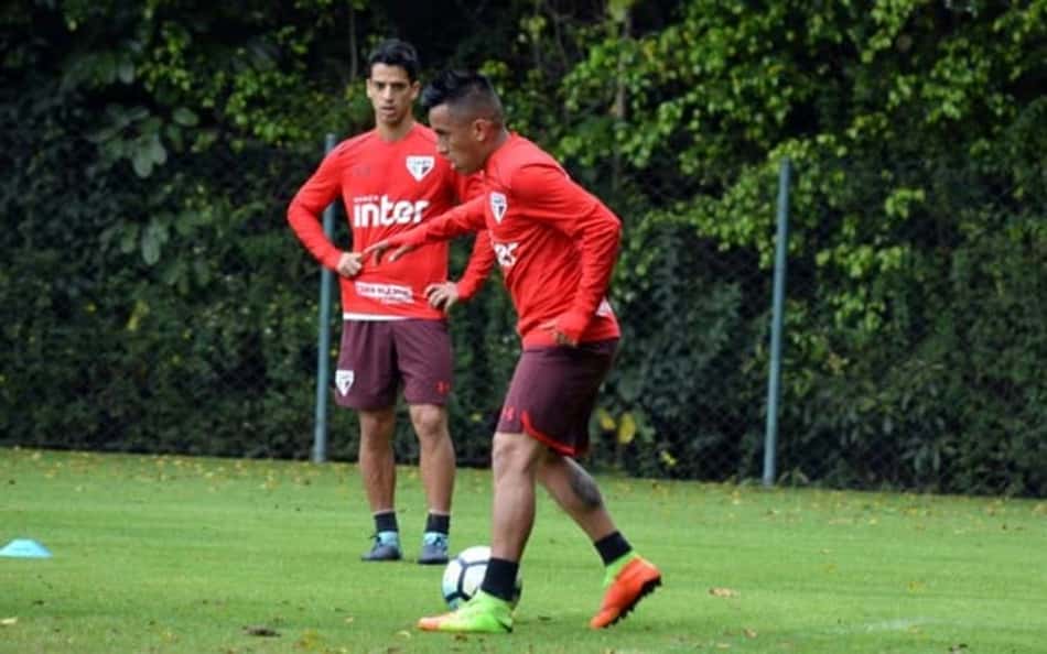 Cueva e reservas realizam treino fechado pela manhã no São Paulo