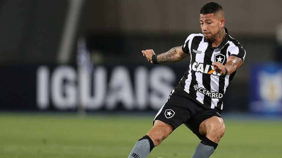 Leo Valencia.