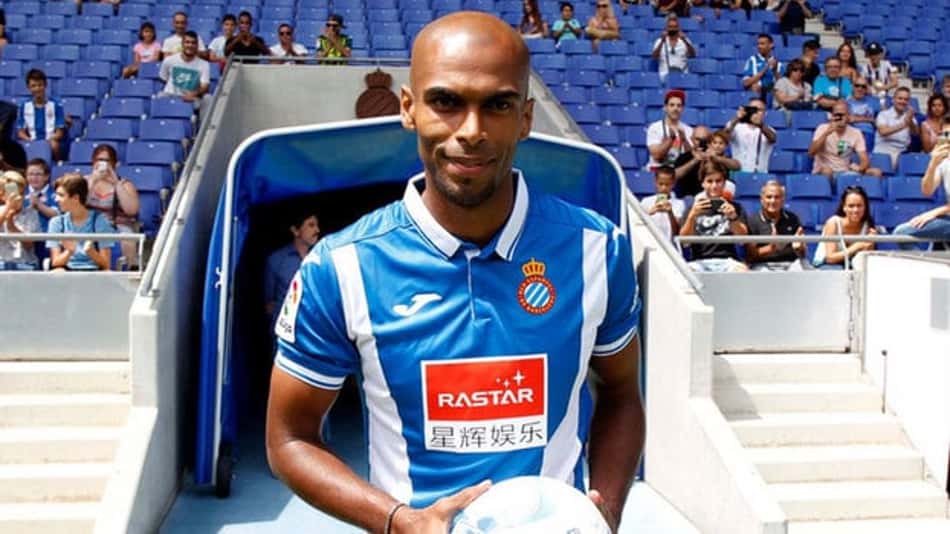 Naldo é apresentado no Espanyol: 'Espero dar muitas alegrias ao clube'