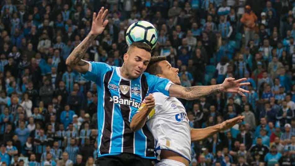 Fábio se lamenta em lance do gol, mas acredita em virada no Mineirão