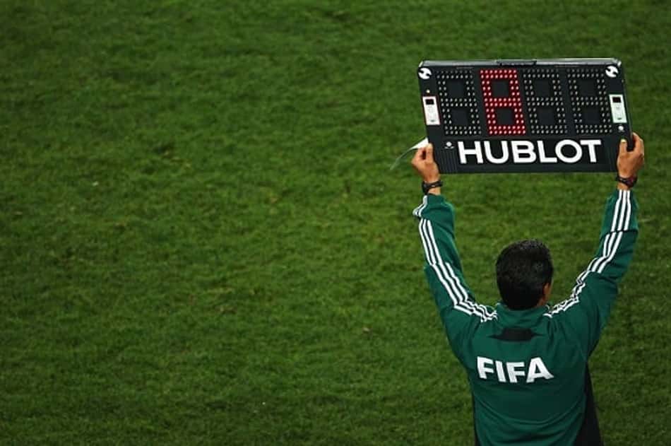 Fifa e Ifab liberam, permanentemente, regra das cinco substituições