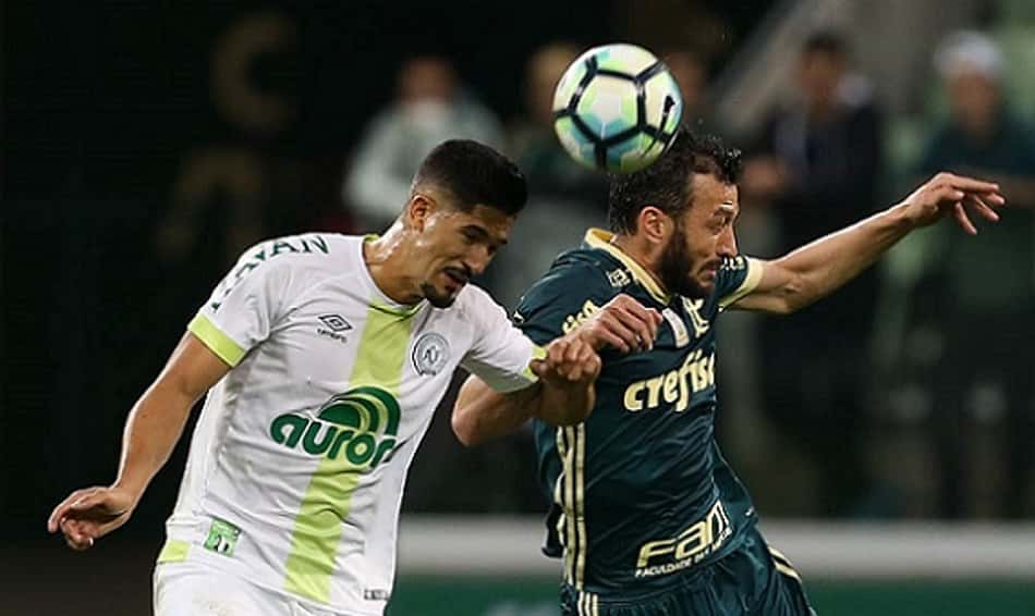 Túlio de Melo destaca 'entrega' da Chape em triunfo sobre o Palmeiras