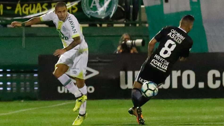 Túlio de Melo lamenta derrota decidida 'no detalhe' para o Timão