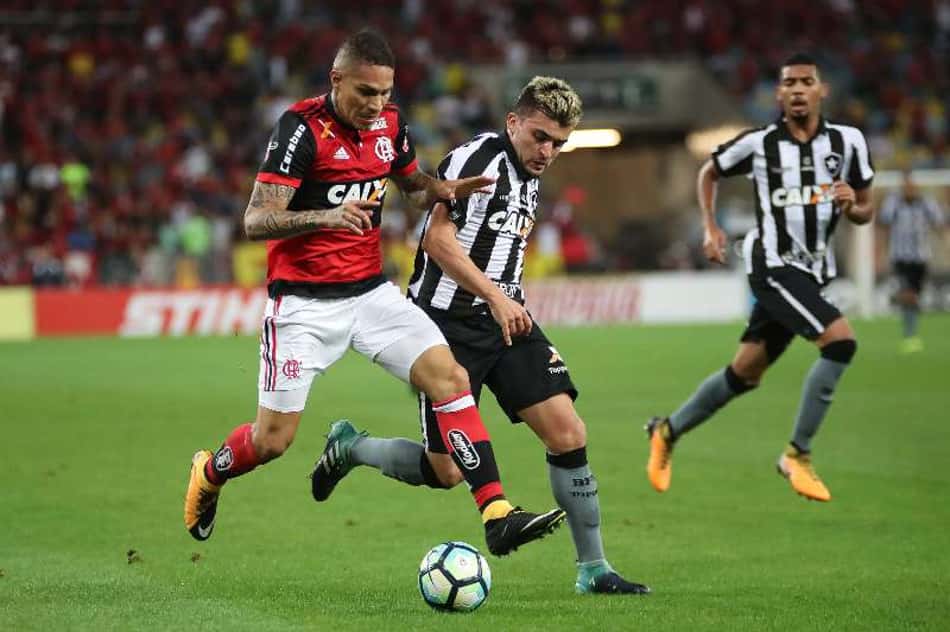 Guerrero é o jogador com mais faltas cometidas no Brasileiro; Lucca é quem mais sofre