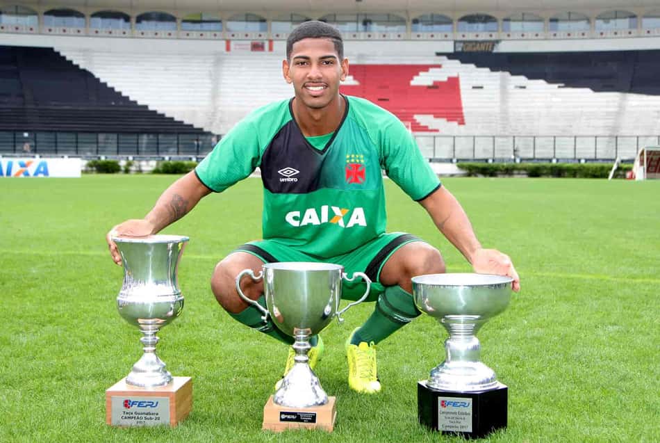 Goleiro herói do título carioca sub-20 do Vasco tem calma para chegar nos profissionais