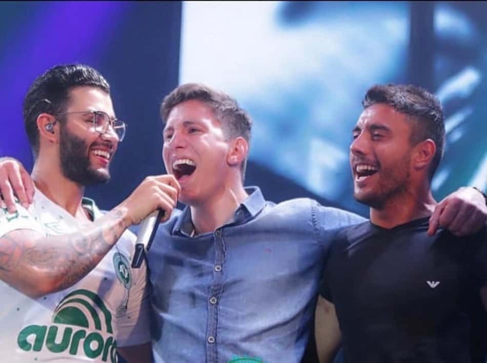 Alan Ruschel e Jakson Follmann curtem show sertanejo em Chapecó