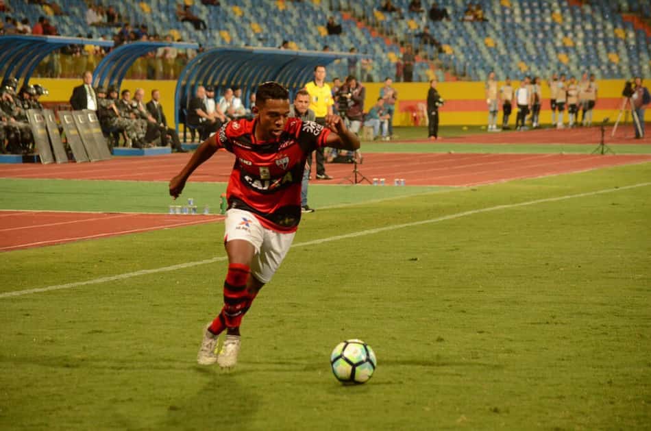 Titular contra o Furacão, Niltinho espera se firmar no Atlético-GO