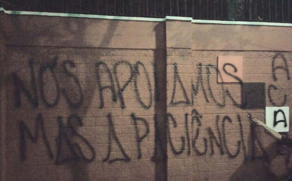 Muro do CT do São Paulo é pichado: 'Apoiamos, mas paciência acaba'