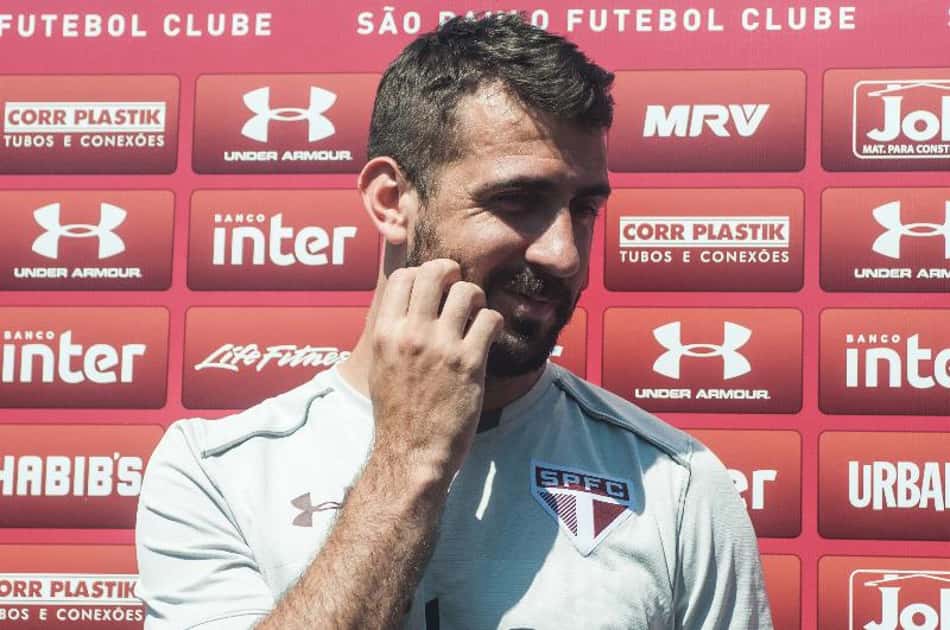 Pratto se empolga com Kaká, e diz que Cueva está sempre preocupado