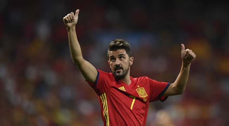 Chamado após três anos, Villa se lesiona e é cortado da Espanha