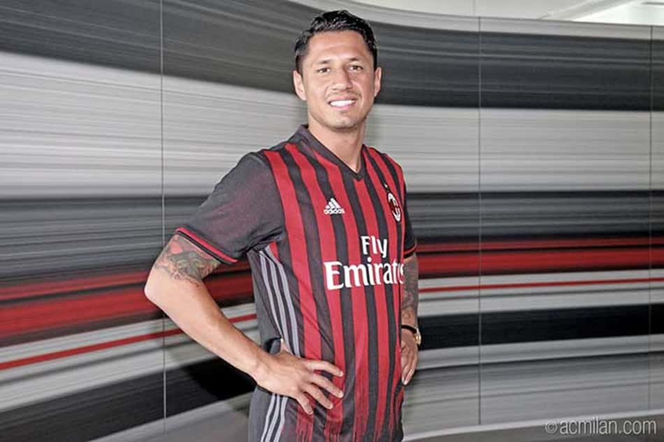 Atacante ex-Milan inicia processo para se naturalizar peruano