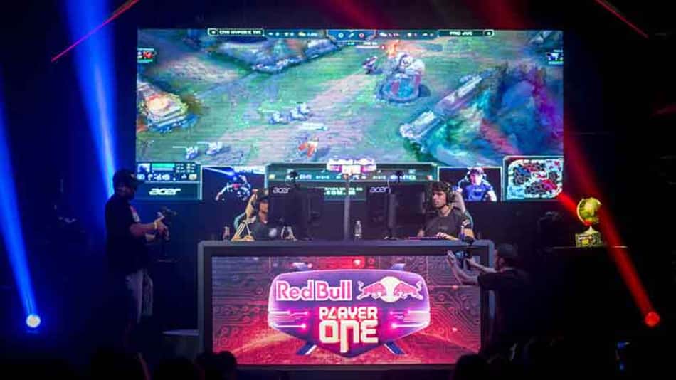 E-Sports: Jogadores amadores de LOL ganham imersão com profissionais