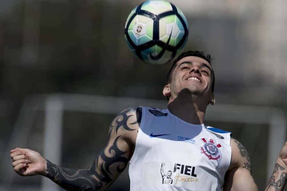 Fagner, antes do clássico: 'Criamos a nossa pressão e temos de saber lidar'