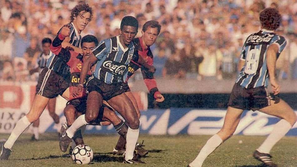 Em 1989, o jogo terminou empatado sem gols no primeiro jogo. Na volta, Grêmio venceu o Sport por 2 a 1 Sport 