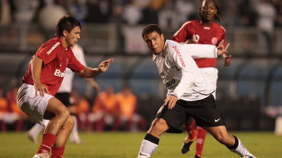 Em 2009, Ronaldo protagonizou título do Corinthians sobre o Inter; relembre os confrontos