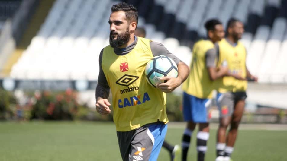 Vitória desiste de contratar Escudero e Neto Baiano