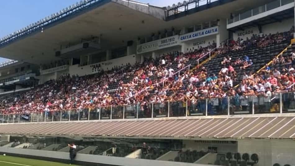 Torcida compareceu em peso na Vila Belmiro