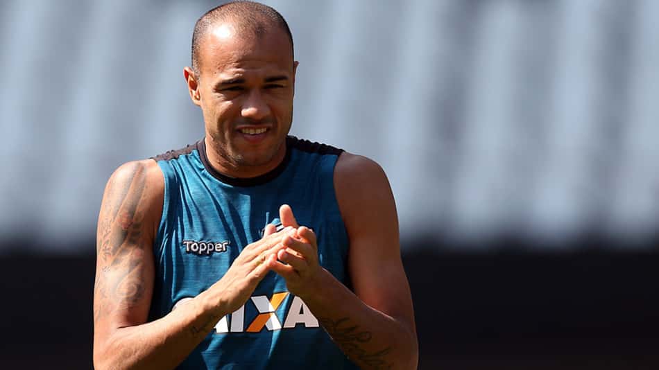 Tumor de Roger é pequeno; recuperação deve durar até 90 dias