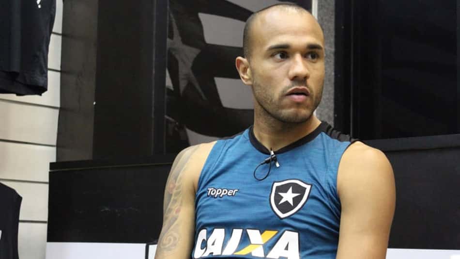 Corinthians espera contato de agente de Roger para negociar por atacante