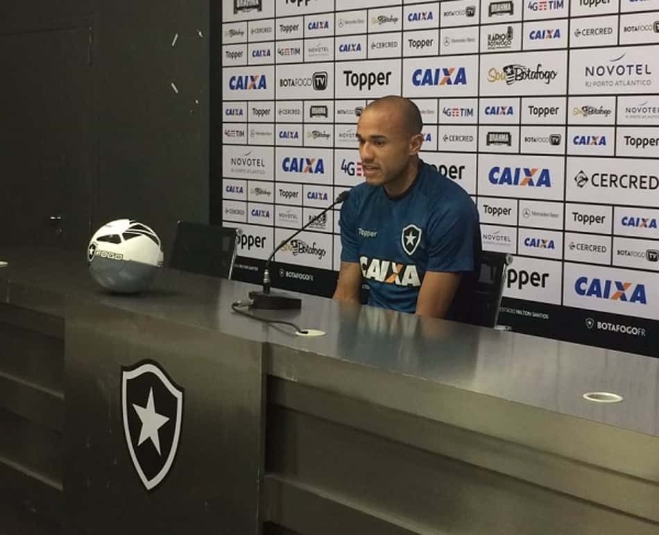 Roger celebra volta de quarteto e antecipa situação de meia: 'Grave'