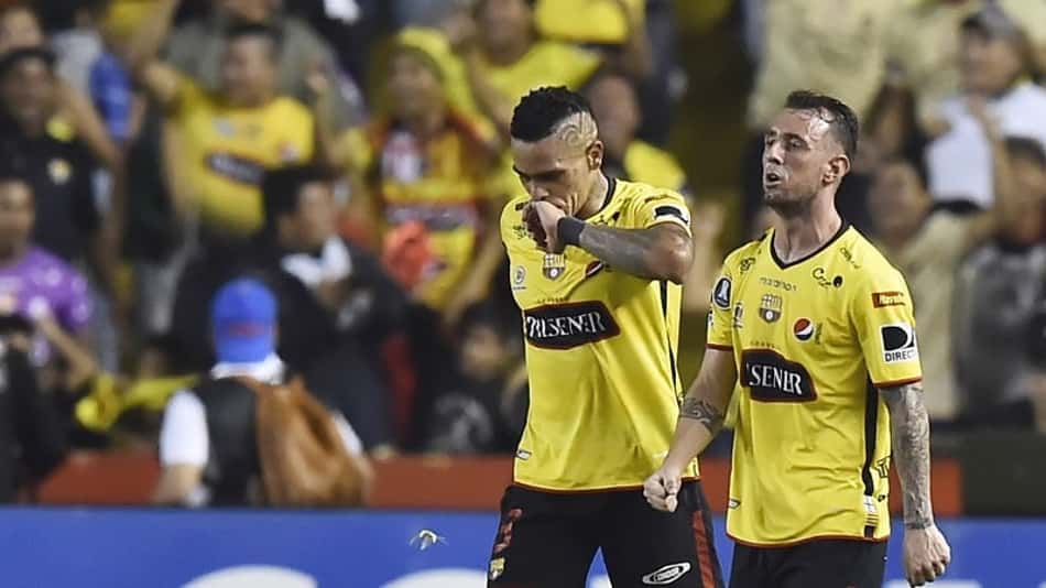Equipe de jogador da Seleção observa adversário do Santos na Libertadores