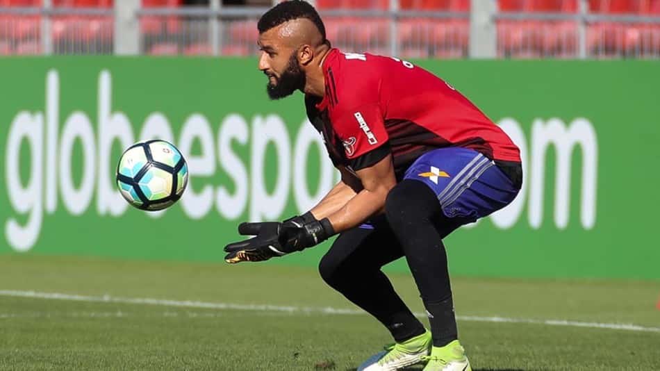 'Empurrãozinho': Muralha é 'abraçado' pela torcida e grupo do Flamengo antes da final