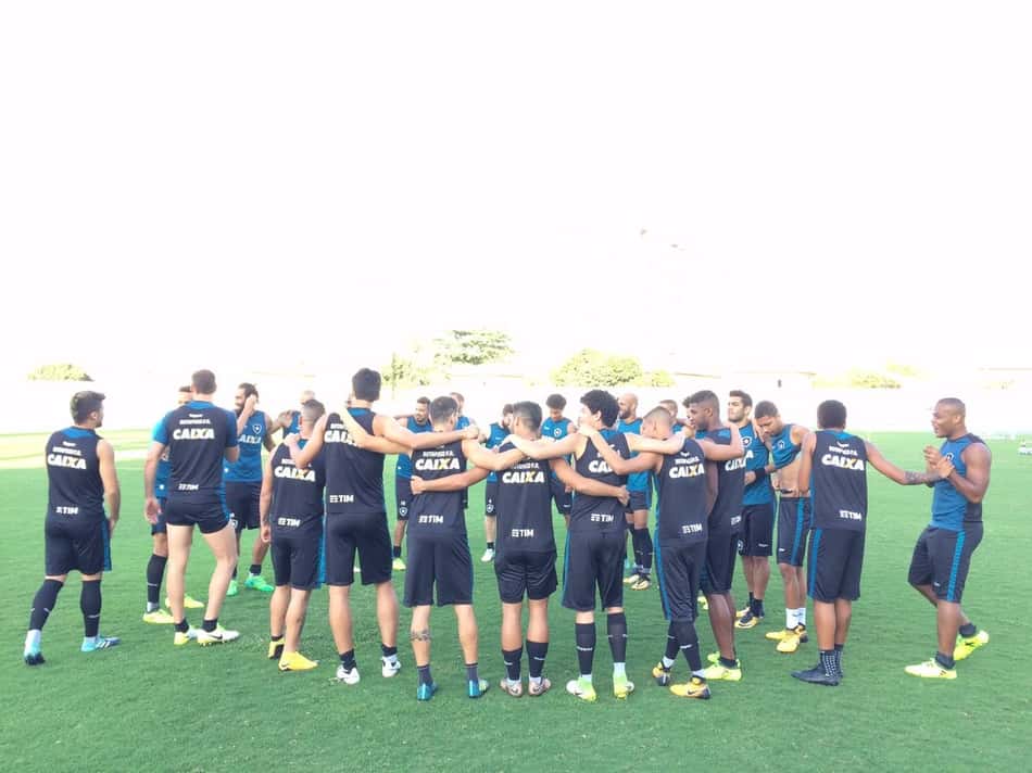 Jair fecha último treino no Nilton Santos antes de encarar o Grêmio