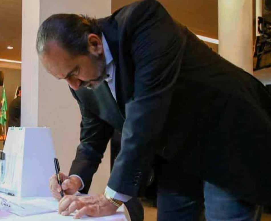 Alexandre Kalil foi 'homenageado' com o 260º voto para aprovação do projeto de construção do estádio do Galo