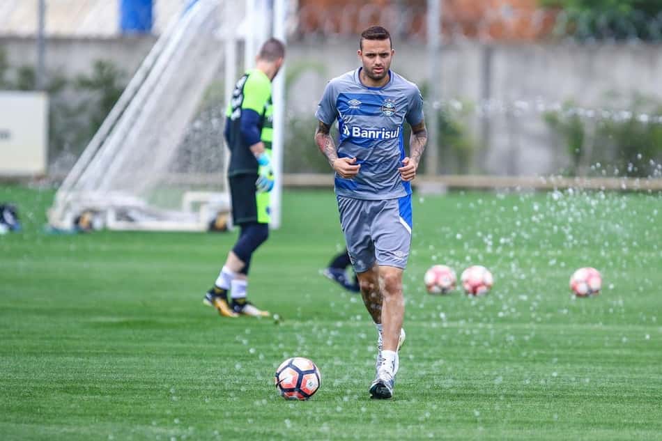Luan é relacionado para duelo decisivo na Libertadores