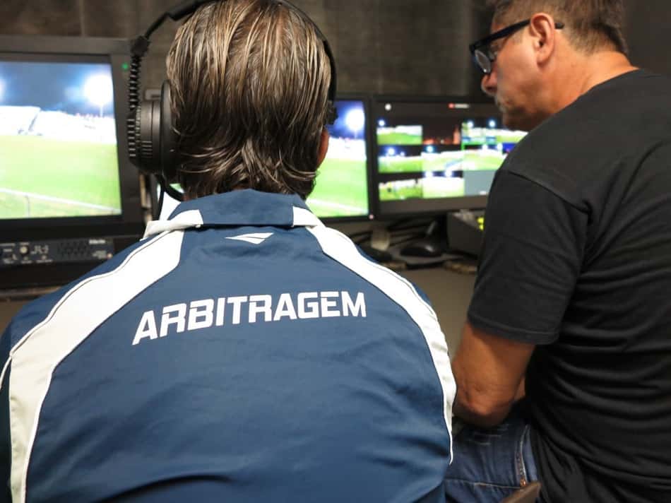 No Chile, pausa será usada por árbitros para aprimorarem uso do VAR