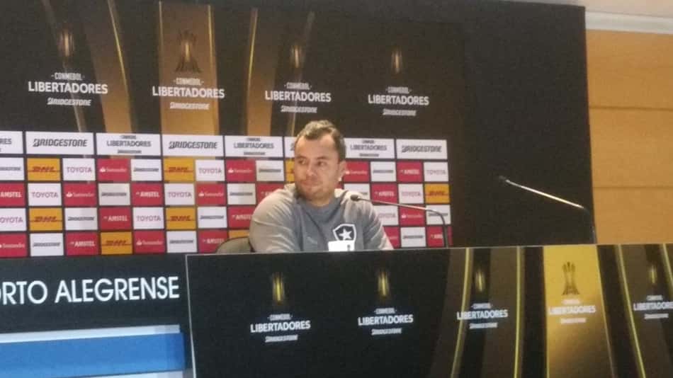 Jair garante força do Botafogo contra o Grêmio: 'Ninguém convidou a gente'