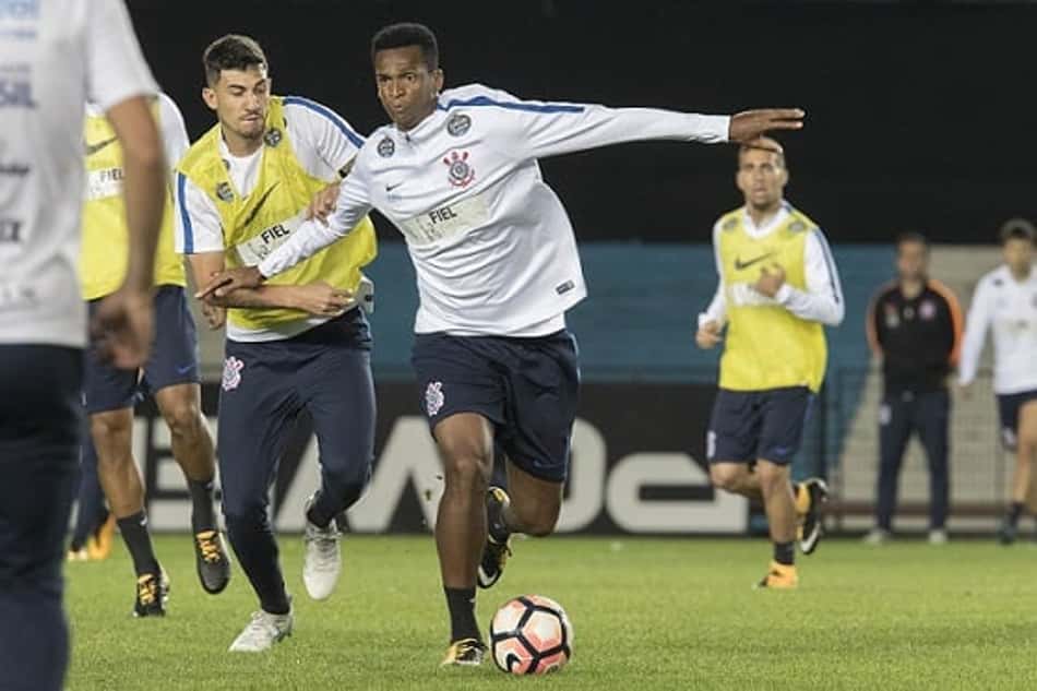 Carille não vê Jô abalado após gol polêmico: ' Eu o espero muito bem'